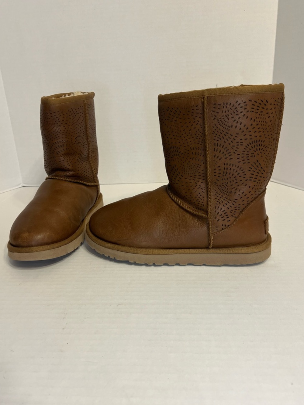 UGG Triana Seaweed perforated leather boots‎ Size 8 style 1006497
